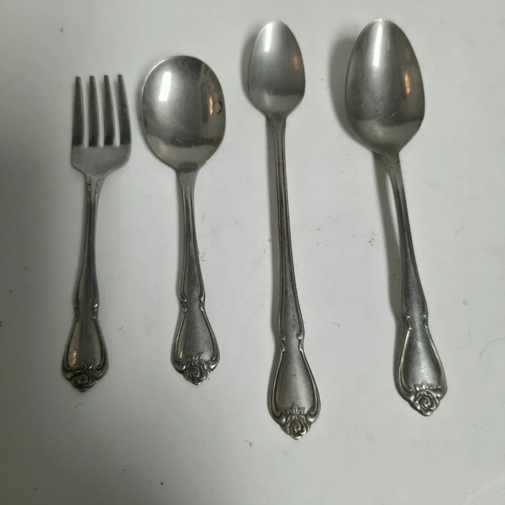 1881 Rogers Oneida ARBOR ROSE True Rose Stainless Flatware Lot of 4 Spoons Fork